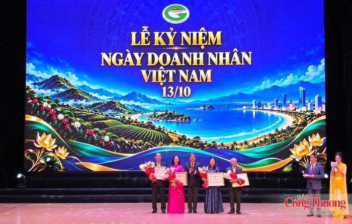 UBND tỉnh Gia Lai khen thưởng 1 tập thể và 3 cá nhân có thành tích xuất sắc trong hoạt động sản xuất, kinh doanh giai đoạn 2023-2025.