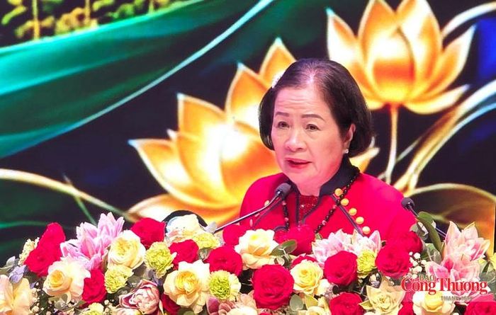 Bà Nguyễn Thị Sen, Chủ tịch Hiệp hội Doanh nghiệp tỉnh Gia Lai phát biểu tại chương trình.