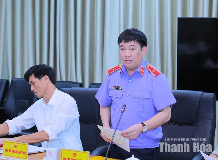 Đại diện Viện Kiểm sát nhân dân tỉnh báo cáo tình hình tội phạm, công tác thực hành quyền công tố, kiểm sát hoạt động tư pháp.