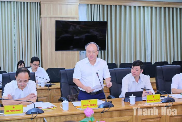 Giám đốc Sở Tài chính Lê Trọng Thụ báo cáo tình hình thực hiện nhiệm vụ phát triển kinh tế - xã hội, bảo đảm quốc phòng - an ninh 9 tháng năm 2026, nhiệm vụ trọng tâm 3 tháng cuối năm và những kiến nghị với Quốc hội, Chính phủ.