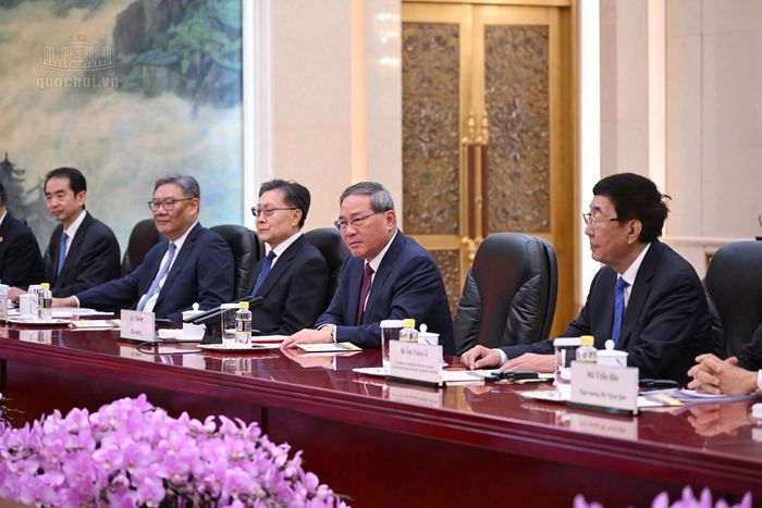 Thủ tướng Quốc vụ viện Trung Quốc Lý Cường và các đại biểu cấp cao. Ảnh: Cổng thông tin điện tử Quốc hội.