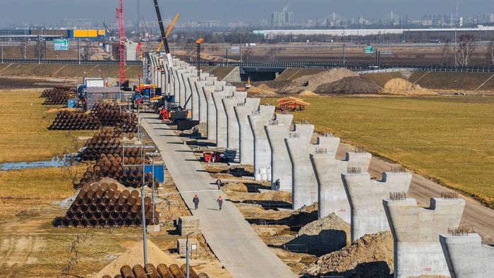 Tập đoàn EVRAZ phối hợp với RZD phát triển loại ray có khả năng chịu tải trọng lớn và hoạt động trong điều kiện nhiệt độ từ -60°C đến 60°C. Nguồn: Trung tâm Thông tin Đường sắt cao tốc Nga (ВСМ).