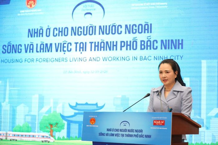 Bà Đào Thuý Hằng phát biểu tham luận tại sự kiện. Ảnh: TríPhong