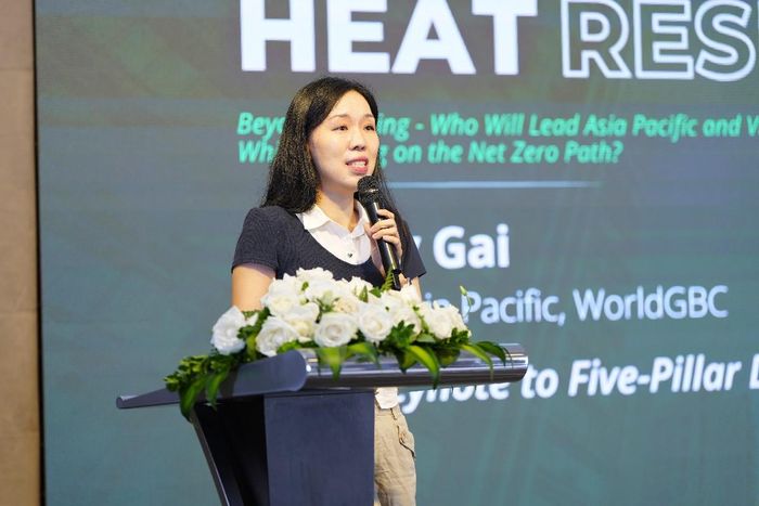 Bà Joy Gai, Giám đốc khu vực châu Á- Thái Bình Dương của Hội đồng công trình Xanh Thế giới (WorldGBC): Việc thay đổi tư duy, kích hoạt hành động và nâng cao nhận thức của con người chính là chìa khóa then chốt để thúc đẩy quá trình chuyển đổi xanh, hướng tới mục tiêu phát thải ròng bằng 0.