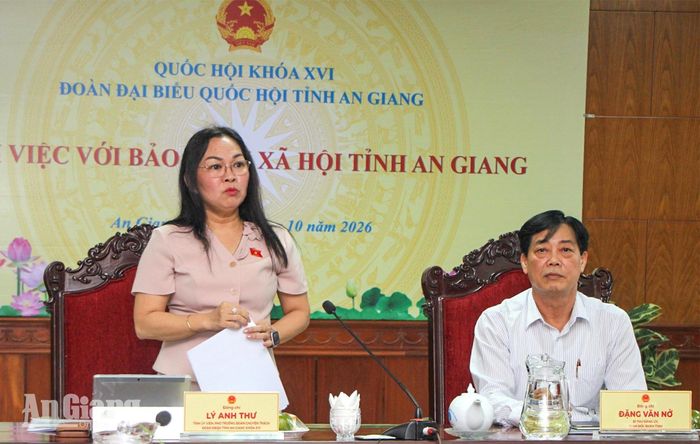 Phó Trưởng đoàn chuyên trách Đoàn đại biểu Quốc hội tỉnh An Giang Lý Anh Thư phát biểu tại buổi làm việc.