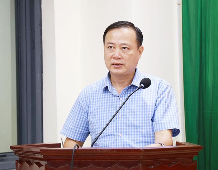 Đồng chí Nguyễn Văn Uyên, Phó Viện trưởng Viện Kiểm sát nhân dân thành phố Bắc Ninh phát biểu tại hội nghị.
