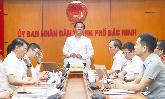  Phó Chủ tịch UBND thành phố Phạm Văn Thịnh phát biểu tại điểm cầu Bắc Ninh. 