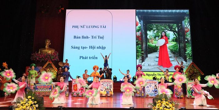  Phần thi chào hỏi của Hội Liên hiệp Phụ nữ phường Lương Tài. 