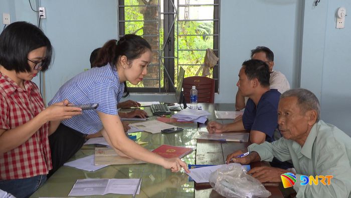 Xã Phú Ninh thực hiện việc kê khai, đăng ký cơ sở dữ liệu đất đai. Ảnh: HỒ QUÂN