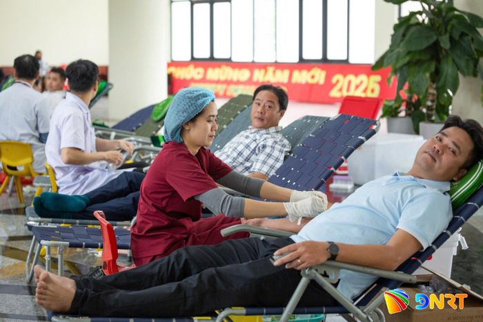 Anh Trịnh Trần Xuân Duy luôn tiên phong trong các đợt hiến máu tình nguyện tại địa phương. Ảnh: MỸ LỆ.