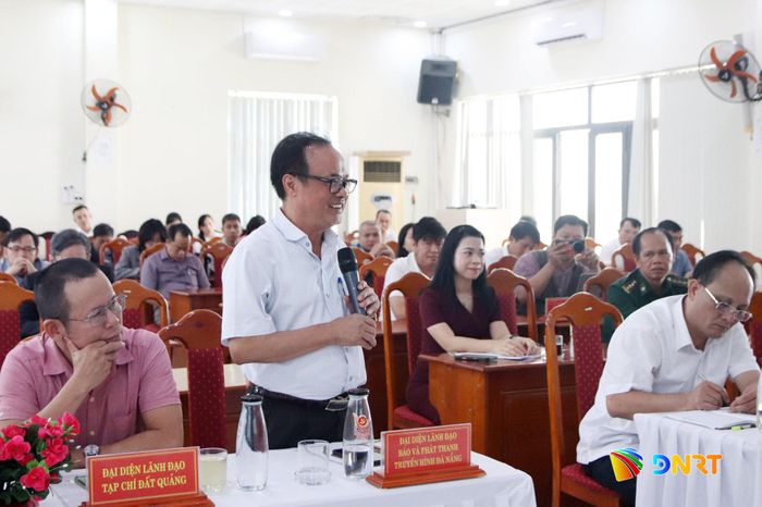 Phó Giám đốc Báo và phát thanh, truyền hình Đà Nẵng Hồng Quang Năm phát biểu thảo luận tại hội nghị. Ảnh: TRỌNG HUY