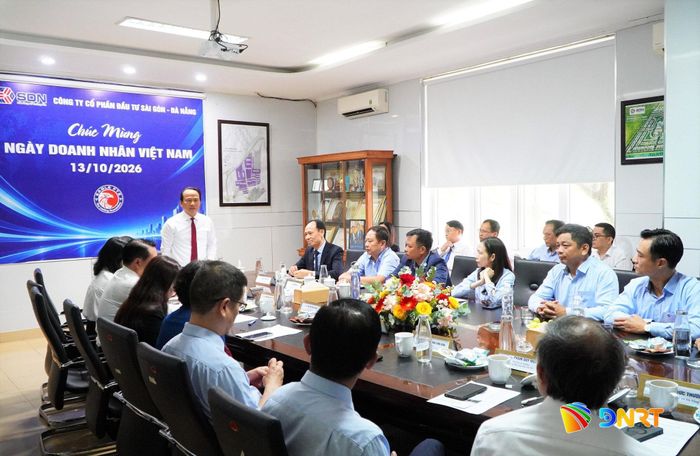 Phó Bí thư Thành ủy, Chủ tịch Ủy ban MTTQ Việt Nam thành phố Nguyễn Đình Vĩnh phát biểu tại buổi thăm, chúc mừng Công ty CP Sài Gòn - Đà Nẵng. Ảnh: VINH ANH