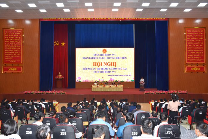 Tòa cảnh hội nghị tiếp xúc cử tri.
