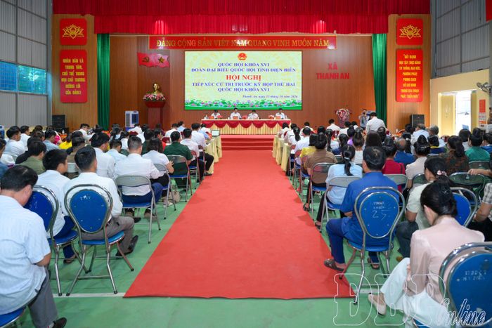 Toàn cảnh buổi tiếp xúc cử tri.