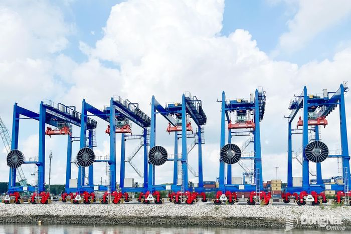 Hoạt động dịch vụ tại Cảng Phước An (xã Phước An).