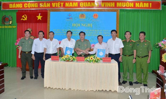 Đại diện các đơn vị ký kết.