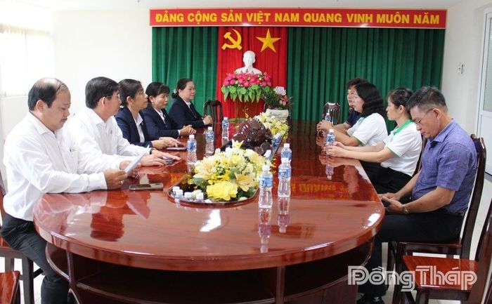 Đoàn công tác Báo và phát thanh, truyền hình Đồng Tháp thăm và chúc mừng Công ty TNHH MTV Xổ số kiến thiết Đồng Tháp.