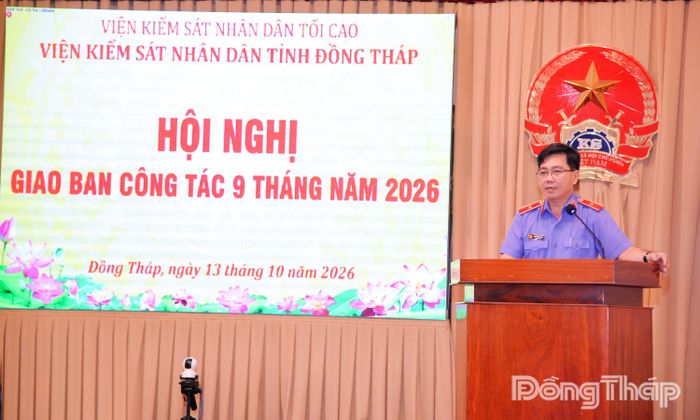 Đồng chí Nguyễn Thành Phúc, Phó Viện trưởng VKSND tỉnh phát biểu tại hội nghị.