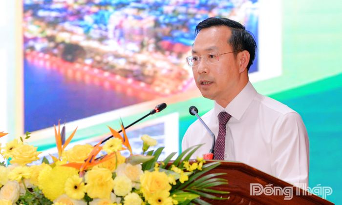 Đồng chí Nguyễn Thanh Nhàn phát biểu chúc mừng Ngày Doanh nhân Việt Nam và ghi nhận, biểu dương những đóng góp của cộng đồng doanh nghiệp, doanh nhân.