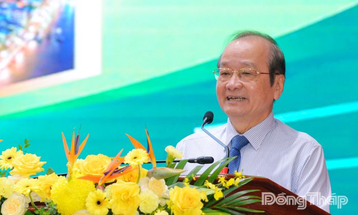 Đồng chí Trần Thanh Đức, Chủ tịch Hiệp hội Doanh nghiệp tỉnh Đồng Tháp đại diện cộng đồng doanh nghiệp phát biểu tại buổi Họp mặt.