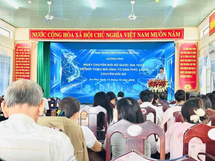 Quang cảnh buổi ra mắt mô hình "Tổ dân phố chuyển đổi số". Ảnh: Xuân Hà