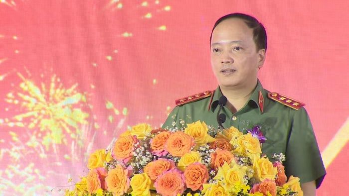  Thượng tướng Đặng Hồng Đức - Ủy viên Ban Chấp hành Trung ương Đảng, Thứ trưởng Bộ Công an yêu cầu chủ đầu tư triển khai dự án đúng quy hoạch, tiến độ, chất lượng, an toàn lao động và tuân thủ quy định pháp luật. Ảnh: Trung Nghĩa 