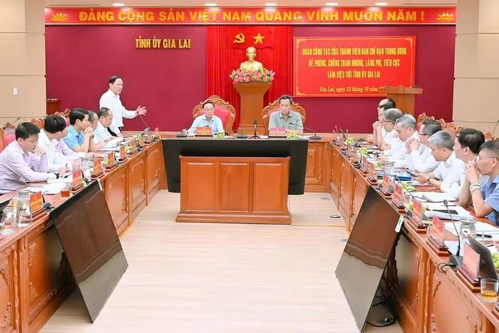  Quang cảnh buổi làm việc. Ảnh: Đức Thụy 
