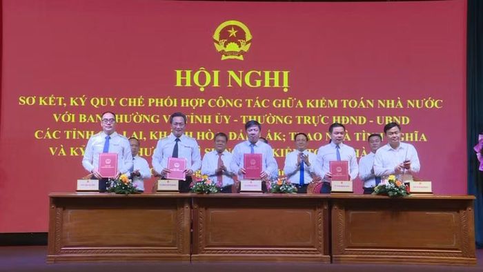  KTNN ký quy chế phối hợp công tác với Ban Thường vụ Tỉnh ủy, Thường trực HĐND và UBND tỉnh Đắk Lắk. Ảnh: Phi Long 