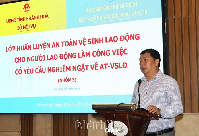 Ông Nguyễn Thành Sơn - Phó Giám đốc Sở Nội vụ phát biểu khai mạc lớp huấn luyện.