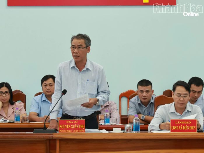 Lãnh đạo xã Diên Lạc báo cáo tại buổi làm việc.