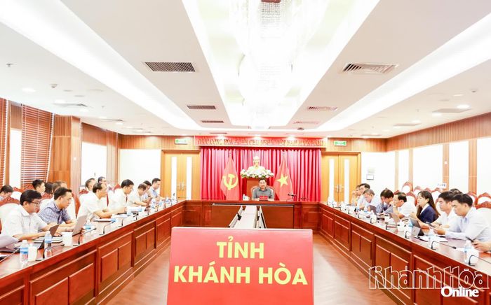 Quang cảnh cuộc họp.