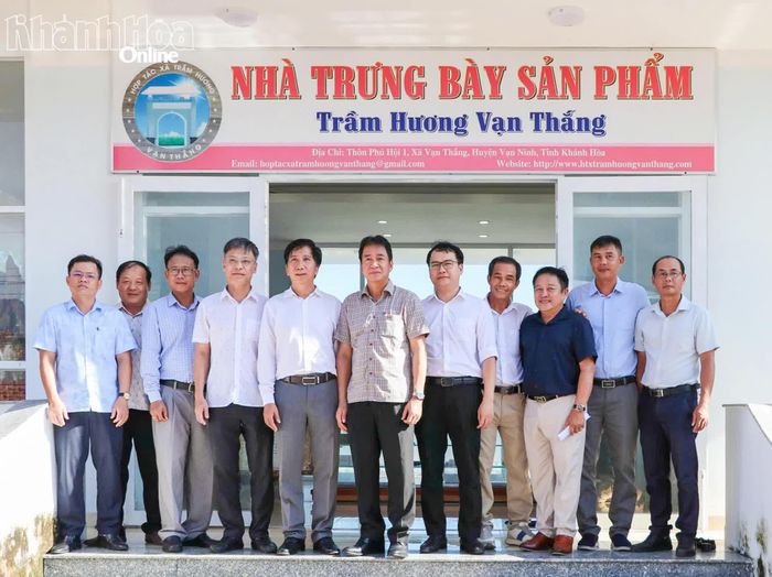 Đồng chí Nguyễn Long Biên cùng đoàn công tác khảo sát tại xã Vạn Thắng.