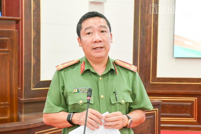 Đại diện Công an tỉnh giải đáp thắc mắc, kiến nghị của thành viên Hội đồng Trẻ em tỉnh Khánh Hòa.