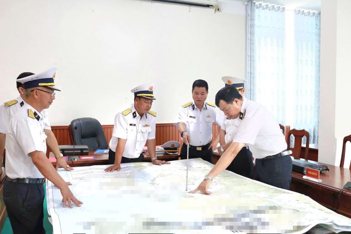 Thủ trưởng vùng kiểm tra công tác tham mưu tác chiến.