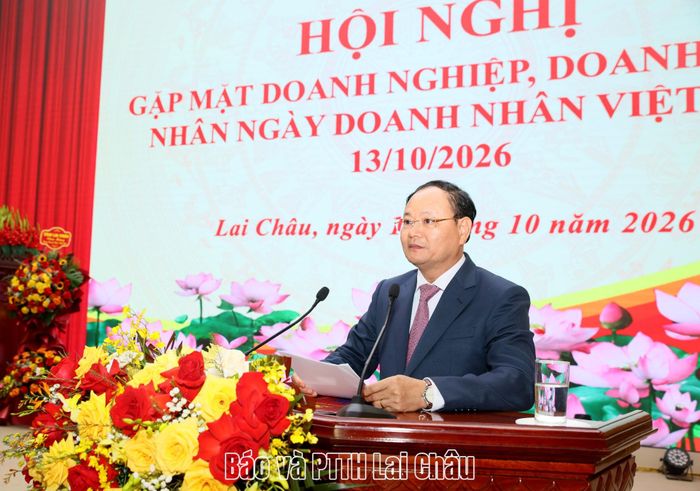 Đồng chí Lê Minh Ngân - Uỷ viên Ban Chấp hành Trung ương Đảng, Bí thư Tỉnh uỷ, Chủ tịch HĐND tỉnh phát biểu chỉ đạo hội nghị. 