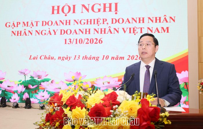Đồng chí Hà Quang Trung - Phó Bí thư Tỉnh ủy, Chủ tịch UBND tỉnh phát biểu chào mừng hội nghị. 
