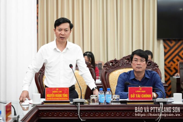 Đồng chí Nguyễn Hoàng Tùng, Ủy viên Ban Thường vụ Tỉnh ủy, Phó Chủ tịch Thường trực Ủy ban MTTQ Việt Nam tỉnh phát biểu tại buổi làm việc