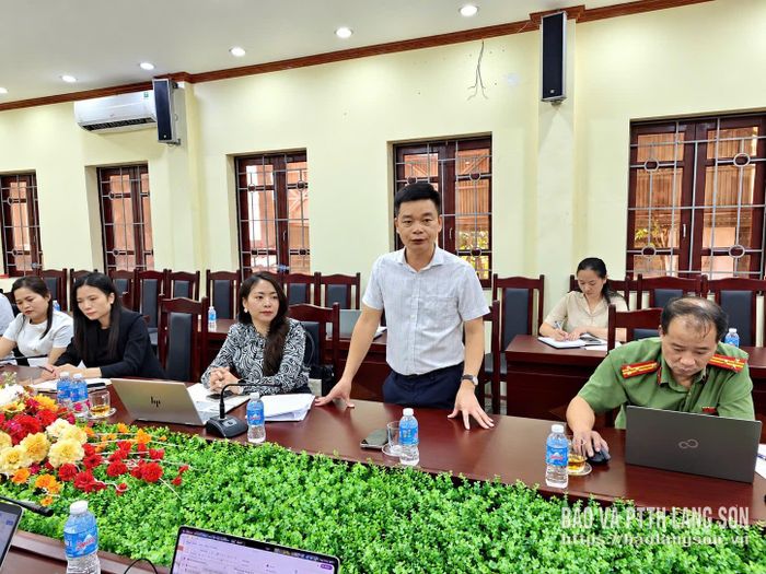 Lãnh đạo Hiệp hội Du lịch tỉnh phát biểu tại cuộc họp