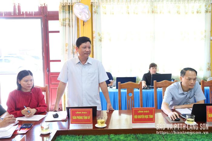 Lãnh đạo Văn phòng Tỉnh ủy phát biểu tại buổi làm việc