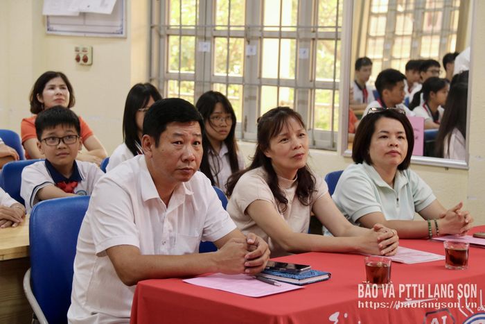 Đại biểu dự buổi giao lưu