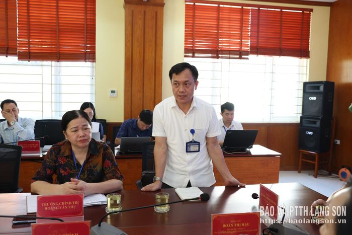 Lãnh đạo Trường Chính trị Hoàng Văn Thụ phát biểu tại buổi làm việc