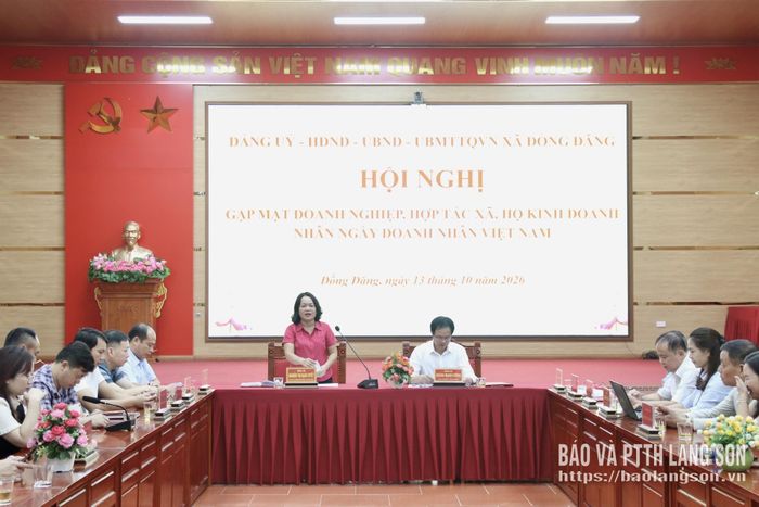 Lãnh đạo Đảng ủy xã Đồng Đăng phát biểu tại hội nghị