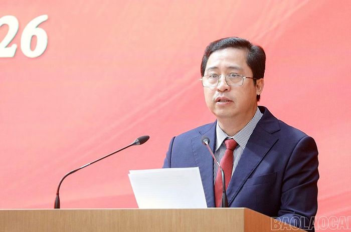 Bí thư Tỉnh ủy Dương Quốc Huy phát biểu giao nhiệm vụ cho các cán bộ được điều động, phân công nhiệm vụ mới.