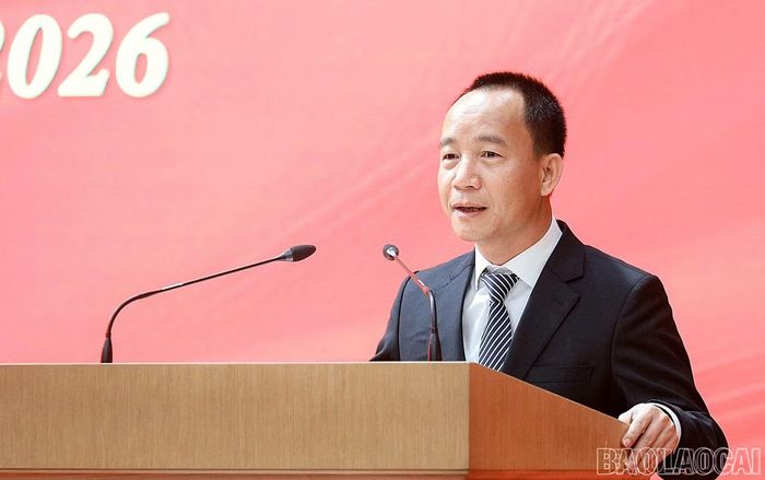 Đồng chí Nguyễn Duy Tuyên -Bí thư Đảng ủy xã Cát Thịnh thay mặt các cán bộ nhận nhiệm vụ mới phát biểu.
