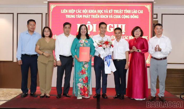 Ban quản lý hai dự án: “Thanh niên trong công tác phòng ngừa rủi ro trên không gian mạng" và "Thúc đẩy tiếp cận tài chính cho các chuỗi giá trị bảo vệ rừng có đáp ứng giới" ra mắt tại hội nghị.