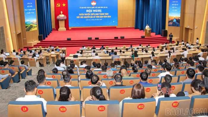 Gần 400 đại biểu tham dự hội nghị.