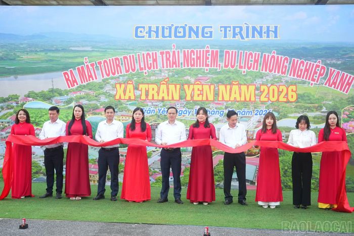 Quang cảnh lễ ra mắt tour du lịch trải nghiệm nông nghiệp xanh năm 2026 tại xã Trấn Yên.