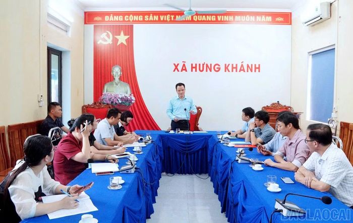 Phó Chủ tịch UBND tỉnh Giàng Quốc Hưng yêu cầu xã Hưng Khánh tập trung hoàn thiện các điều kiện cần thiết, bảo đảm đáp ứng yêu cầu đánh giá, cấp chứng nhận hữu cơ cho sản phẩm chè.