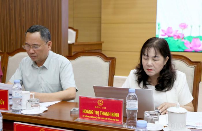 Các đại biểu tham dự các hội nghị.