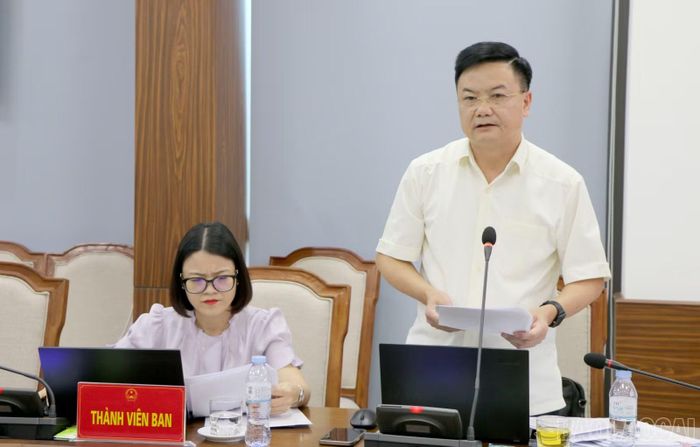Các đại biểu tham gia đóng góp ý kiến vào các nội dung.